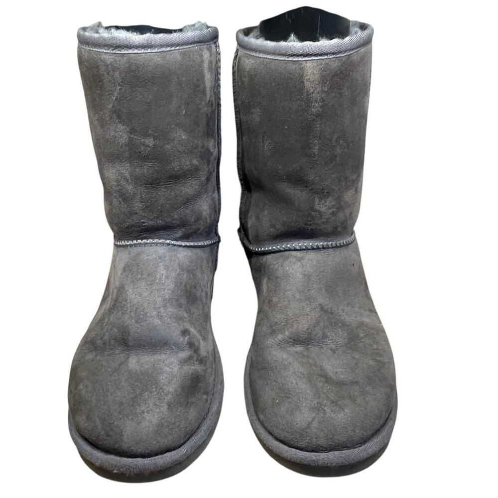 UGG Classic II Genuine Shearling Lined Short Boot Grey Suede Women's Size 7 GUC